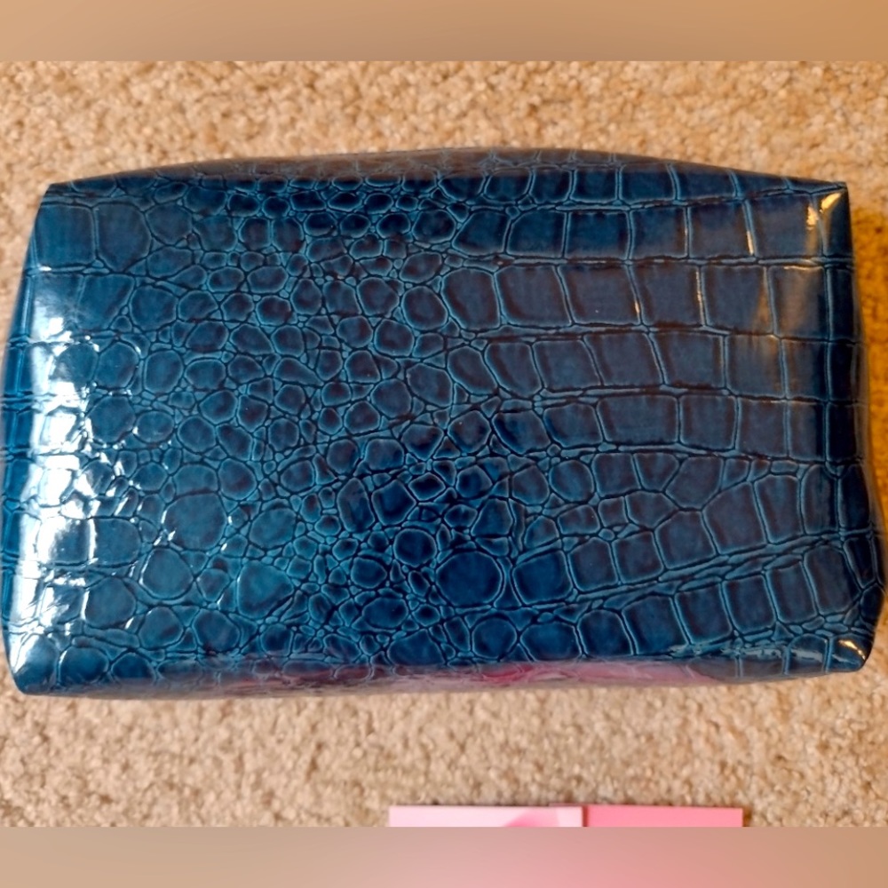 Estée Lauder Cosmetic Makeup Bag/Clutch Teal Faux Alligator Travel Everyday